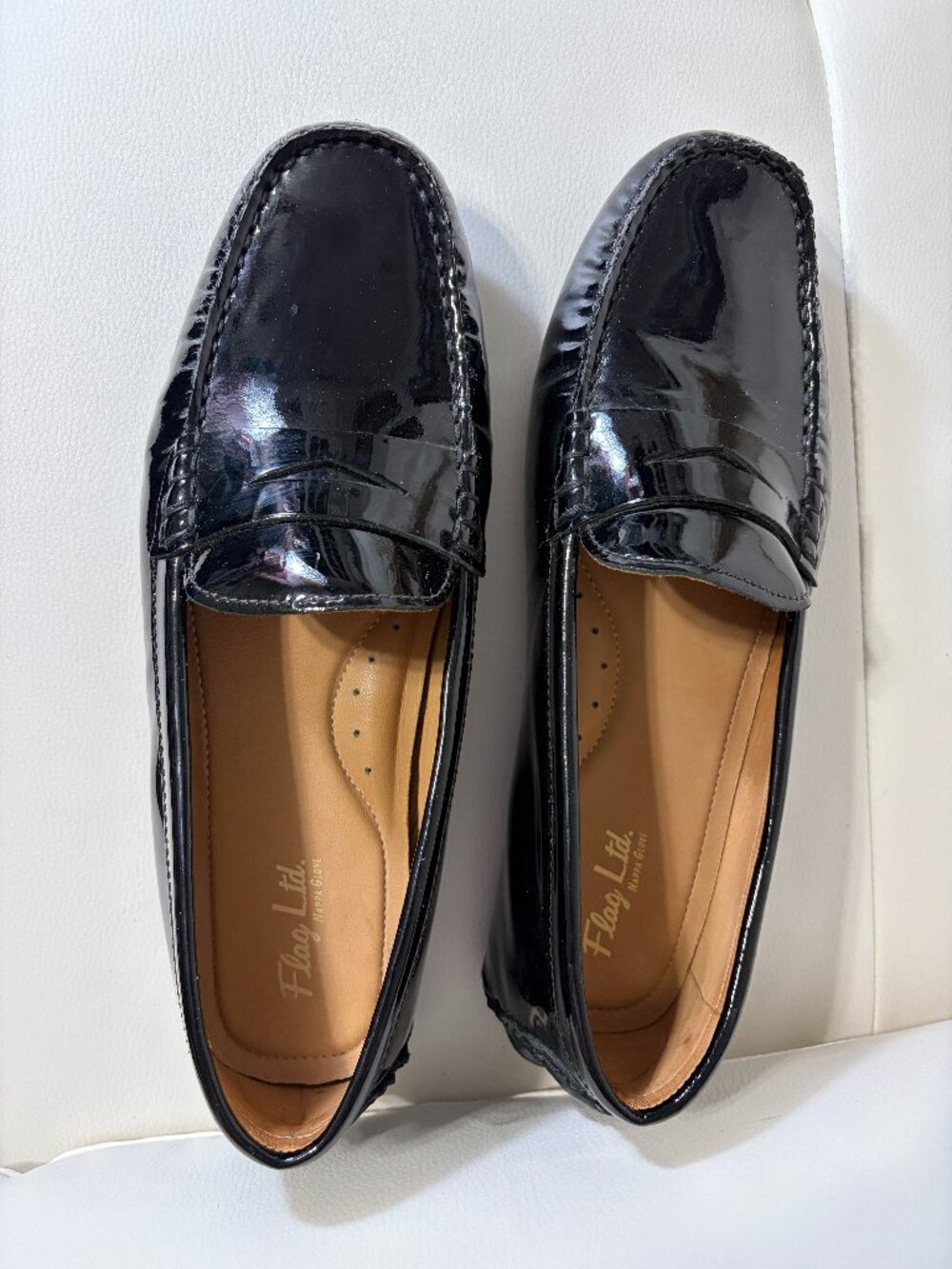 Flag Ltd. size 10 black patent leather loafer